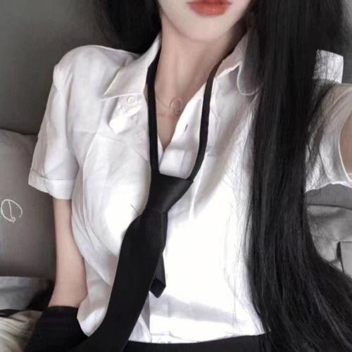裸男孩